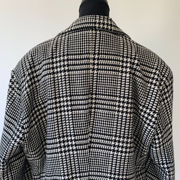 Elegant Black and White Houndstooth Women's Blazer - Picture 5 of 10